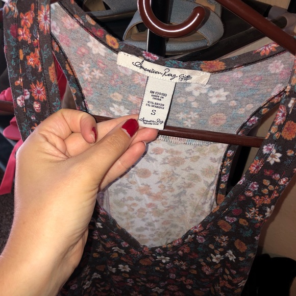 American Rag dual color floral tank top 🌼🍂 - Picture 3 of 4